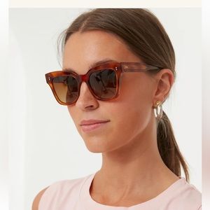 NWOT Chimi 07 in tortoise